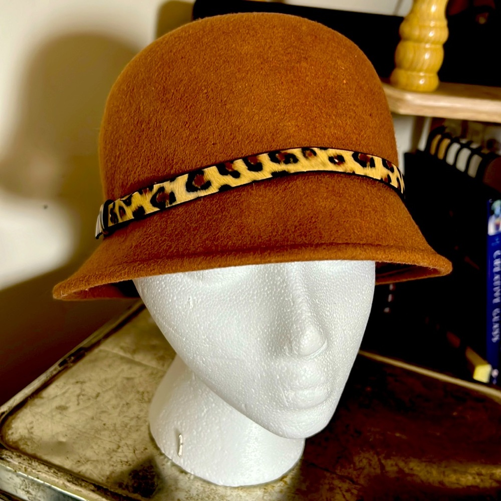 Women’s 100% Wool Winter Bucket Hat with Animal Print Hat Band